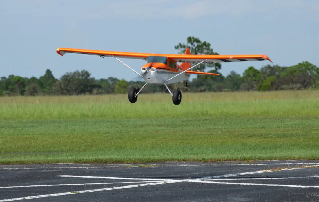 Flex Innovations CESSNA 170 60E PNP Nacht – Bild 3